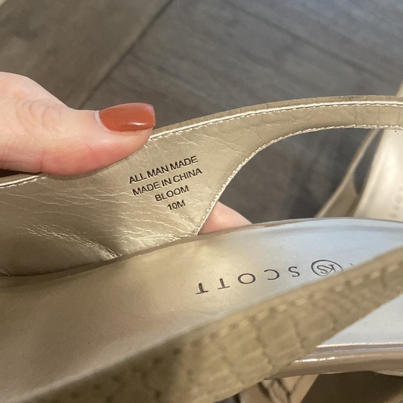 Karen Scott Women’s Bloom Tan Slingback Peep Toe Heel | size 10 - Picture 4 of 13